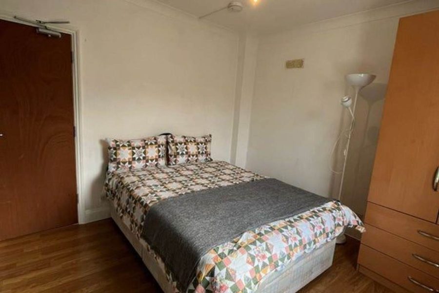 49 Windsor Road, London E7 0QY, UK