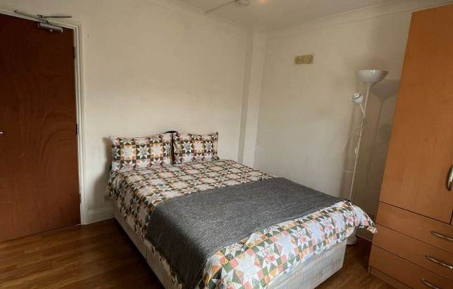 49 Windsor Road, London E7 0QY, UK